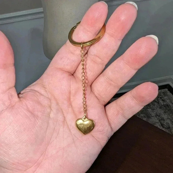 2/$10 Ellie Vail 18k Gold Plated Heart Keyring - Picture 4 of 4